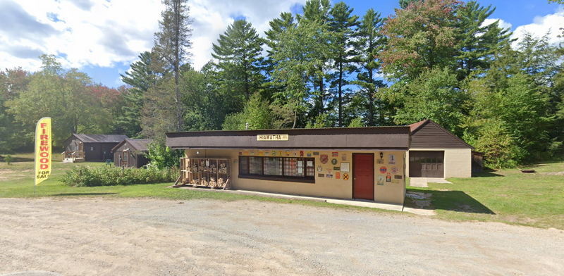 Hiawatha Cabins (Midway Cabins & Service) - Hiawatha Cabins (newer photo)